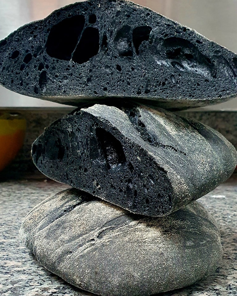 Pane Nero al Carbone Vegetale